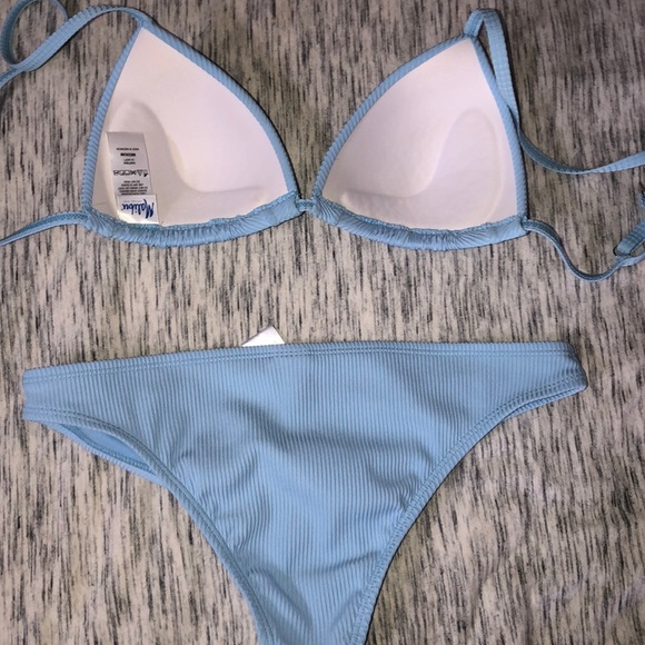 Malibu baby blue bikini with molded cups - Picture 3 of 3